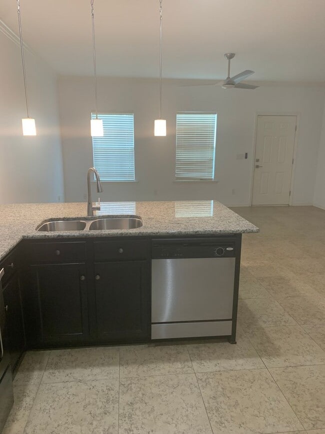 Building Photo - Spacious 3 Bed/2.5 Bath Townhome in Oakleaf