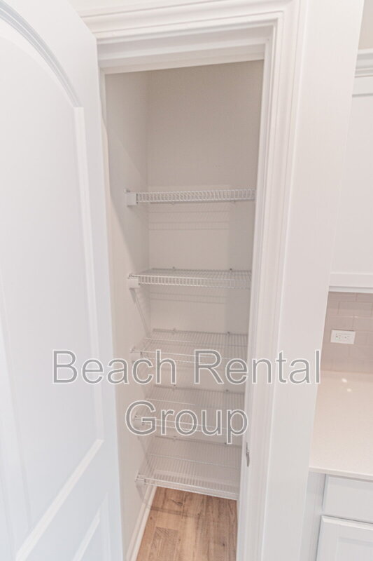 Building Photo - 203 Crescent Wy