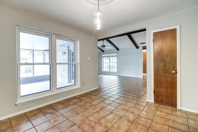 Building Photo - 3121 Seafoam Dr