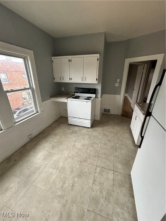 Building Photo - 13940 San Diego Ave