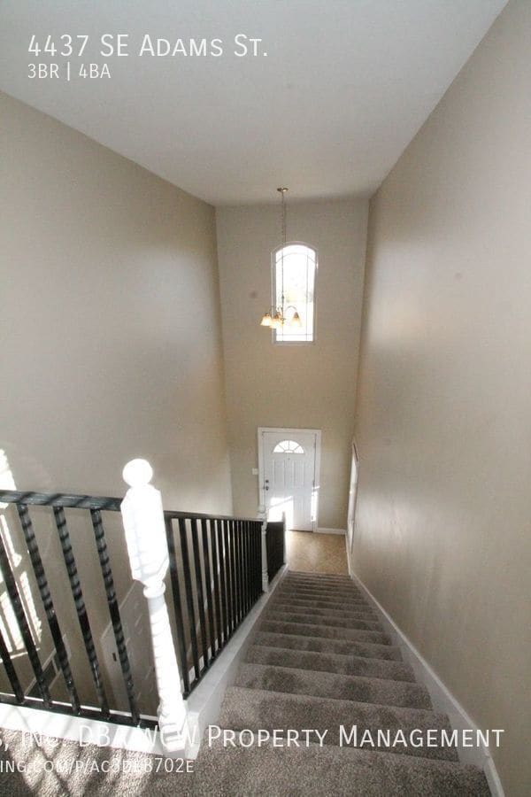 Building Photo - 4437 SE Adams St