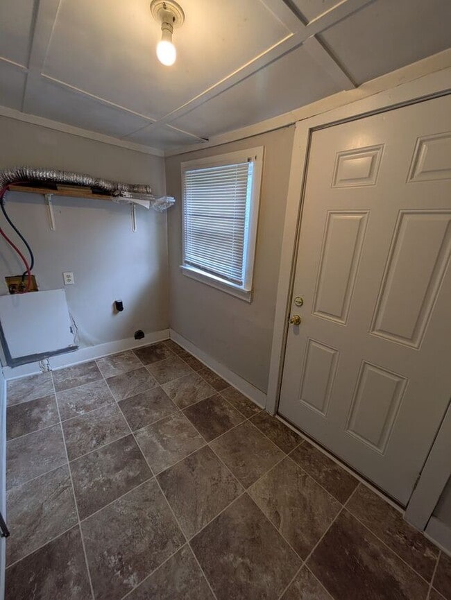 Building Photo - 3BD/2BA Home in Hickory