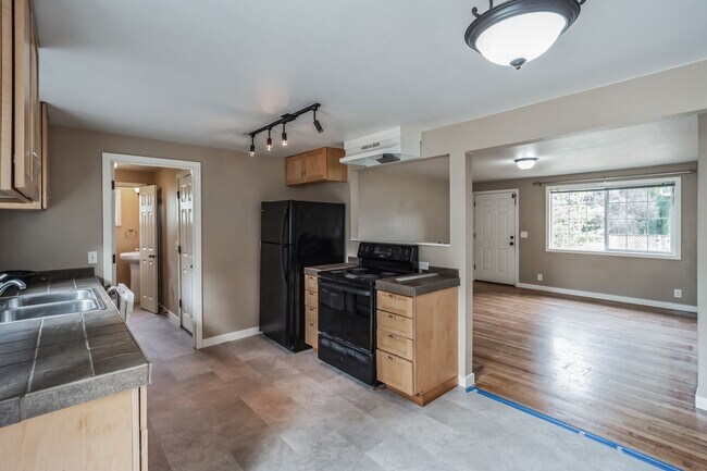 Building Photo - 956 NW Donelson St