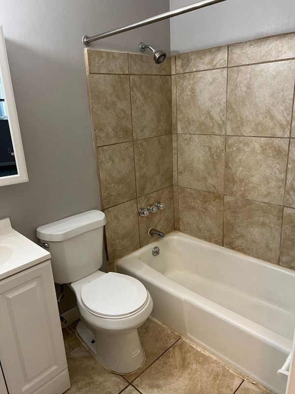 Building Photo - 475 W Grand Ave