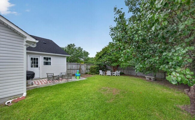 Building Photo - 7101 Alamosa Dr