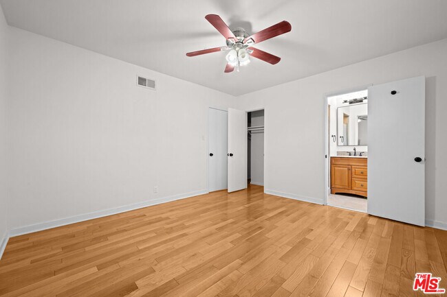 Building Photo - 354 S Camden Dr