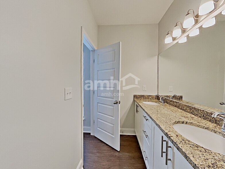 Building Photo - 5232 Tupelo St