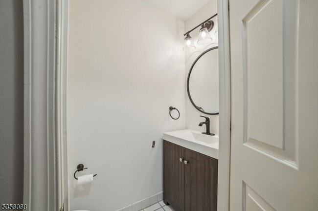 Building Photo - 46 Mayflower Dr