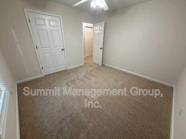 Building Photo - 155 Shadowbrook Trce