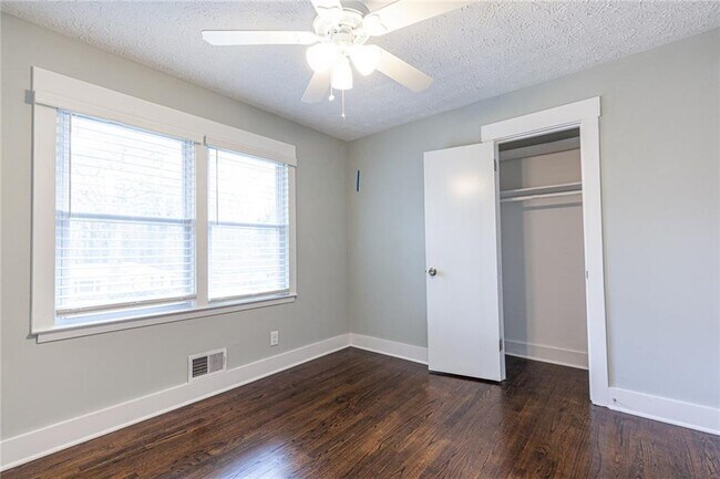 Building Photo - 2971 Stratford Arms Dr