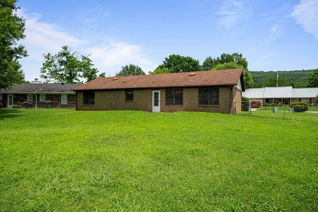 Building Photo - 1028 SE Kinsey Dr