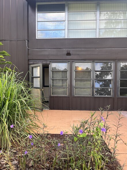 Building Photo - 671 Midway Dr