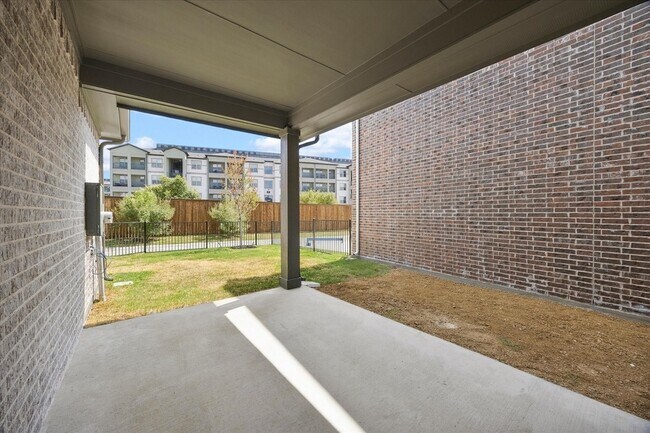 Building Photo - 1814 Waterwalk Dr