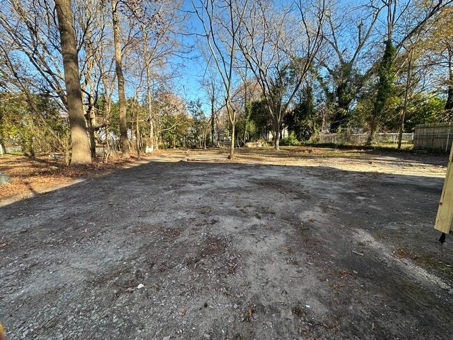 Building Photo - 617 Pender St