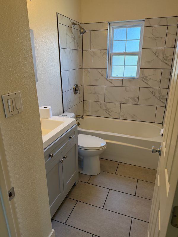 Building Photo - 6552 Miles Ln