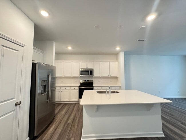 Building Photo - BRAND NEW GORGEOUS TOWNHOUSE in a very con...