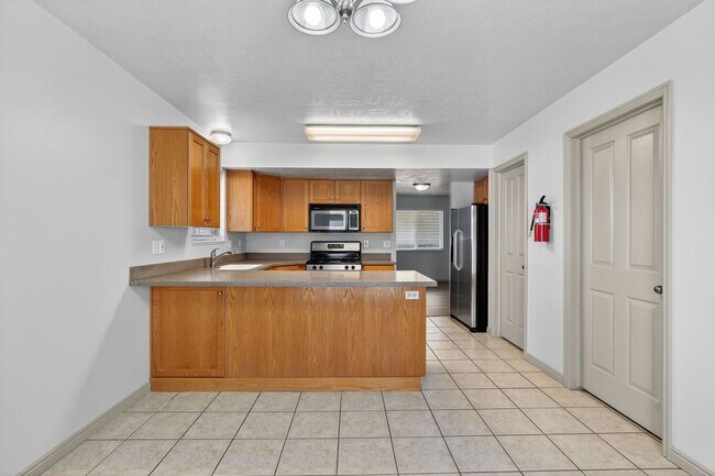 Building Photo - Must-See Apartment in Pheasant Ridge  Pocatello!