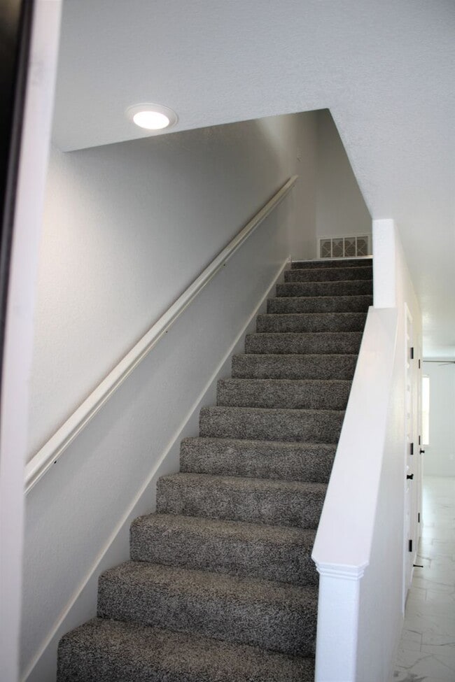 Building Photo - COX-NORTHRIDGE DR-1