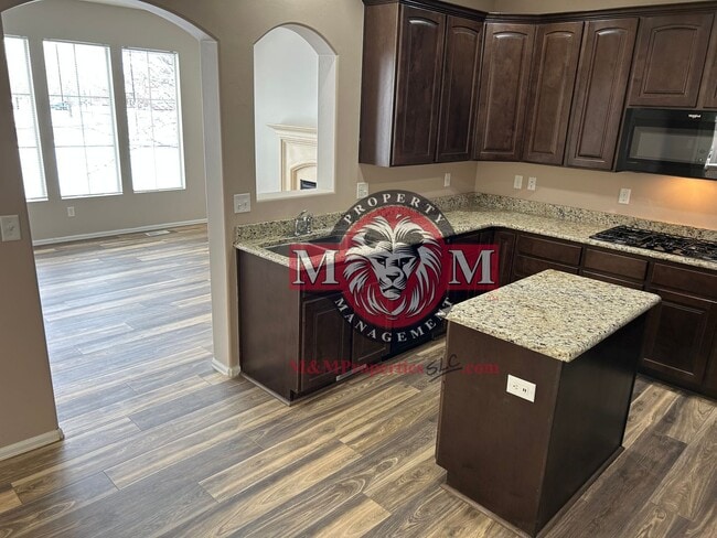 Building Photo - Beautiful 3 Bed 2.5 Bath - 2 Story Home in...