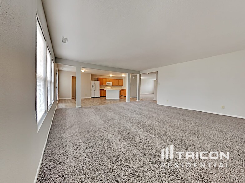 Building Photo - 1413 Bluestem Dr