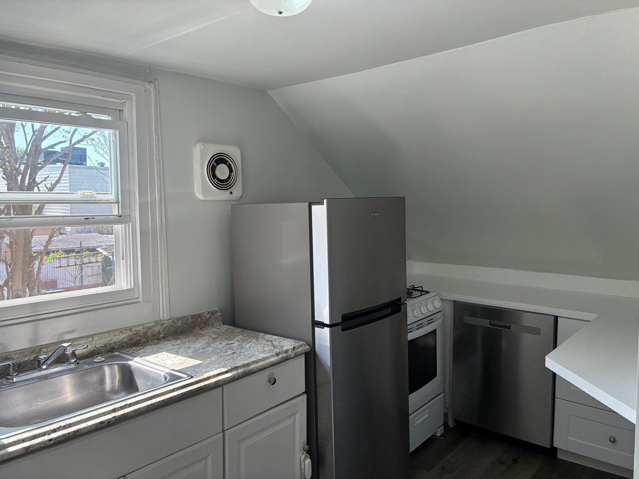 Building Photo - 6116 Washington St