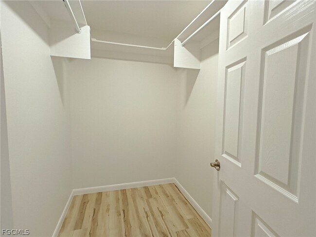 Building Photo - 630-636 SE 13th Pl