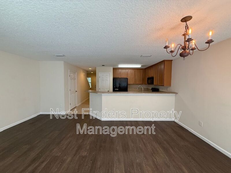 Building Photo - 808 S Black Cherry Dr