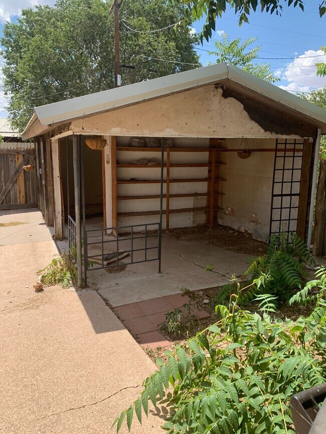Building Photo - 142 S Indio Ave