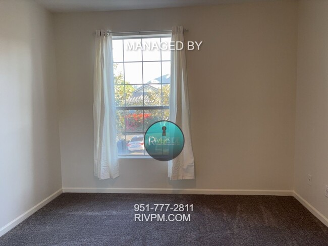 Building Photo - DISCOVER YOUR DREAM CONDO IN CANYON CREST!!