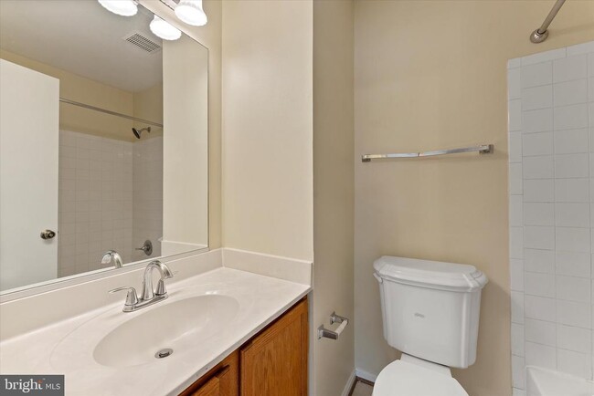 Building Photo - 7385 Emerald Dr