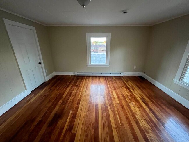 Building Photo - Gorgeous 1-bedroom, Second floor! Apartmen...
