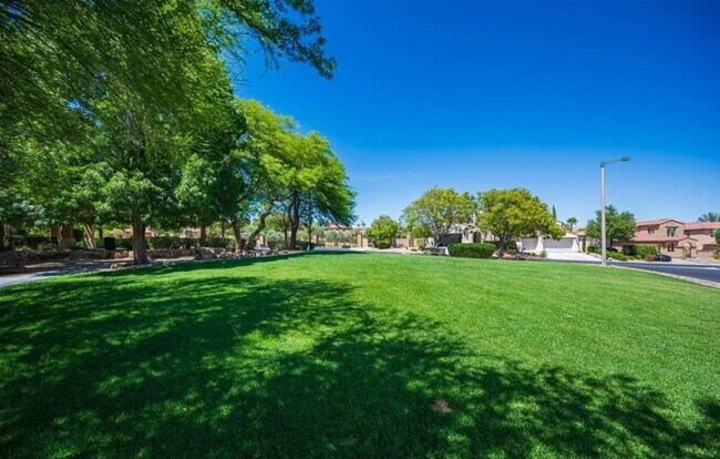 Building Photo - Summerlin Home with downstairs Bed/Bath & Large Patio with Courtyard!