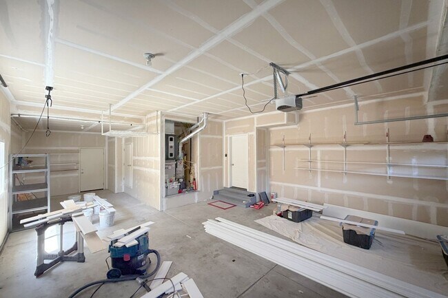Building Photo - 5Bd/2.75Ba Sammamish Home