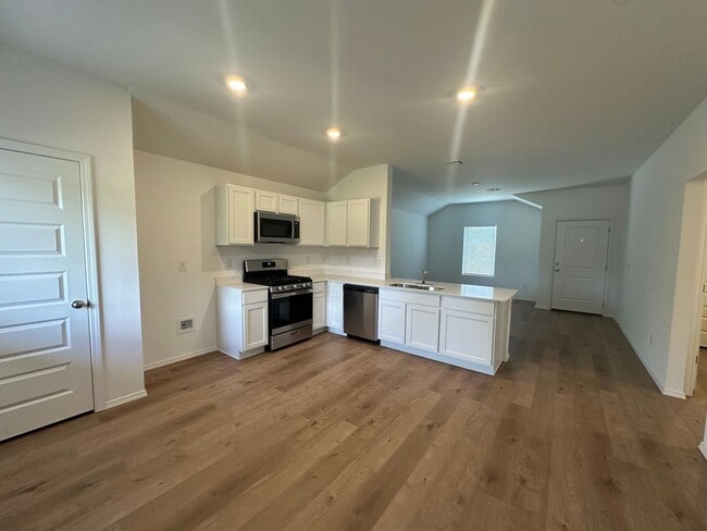 Building Photo - *Newly Built* 3 Bed 2 Bath 2 Car Garage