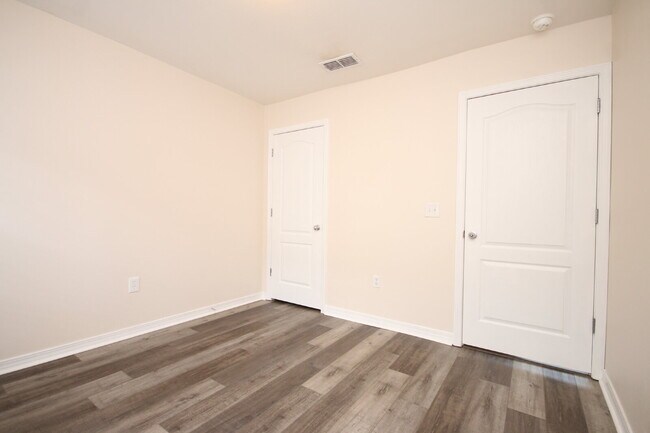 Building Photo - Updated 3BR/2BA Brick Home in Ashley Place...