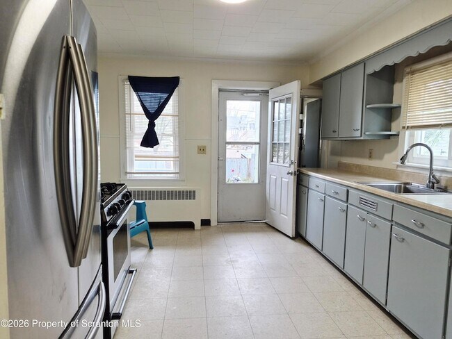 Building Photo - 70 2nd St