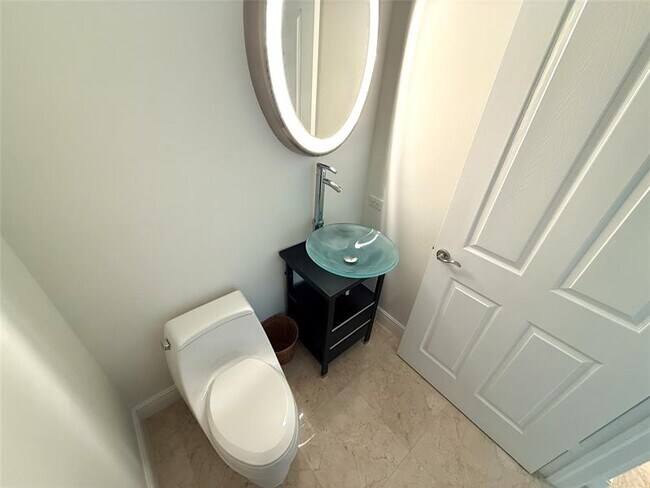 Building Photo - 3210 NE 5th St