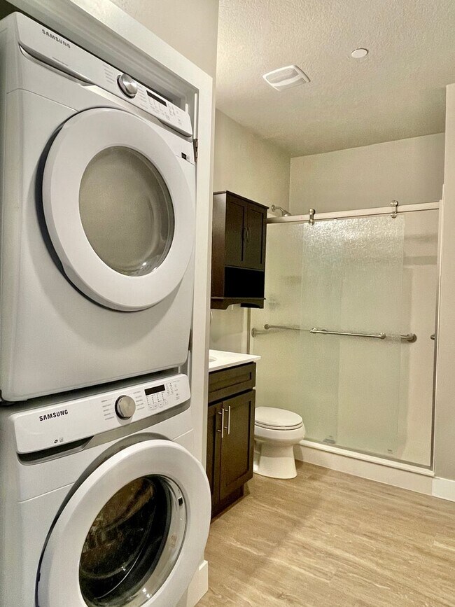 Building Photo - Space Efficient 1 Bedroom Condo