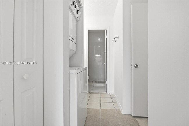 Building Photo - 810 SW 129th Pl