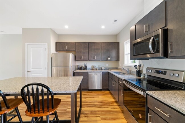 Building Photo - Clover Valley