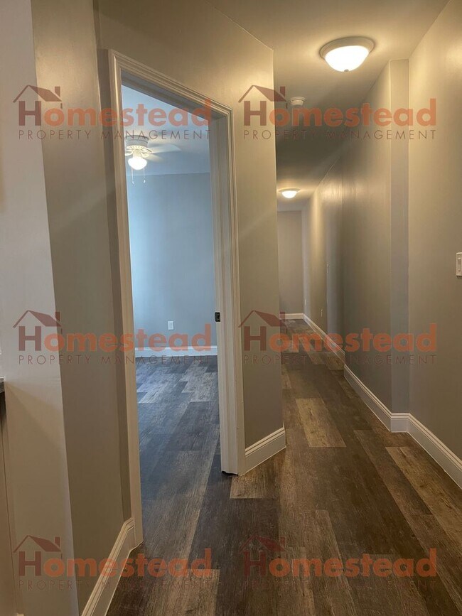 Building Photo - 806 DeKalb St