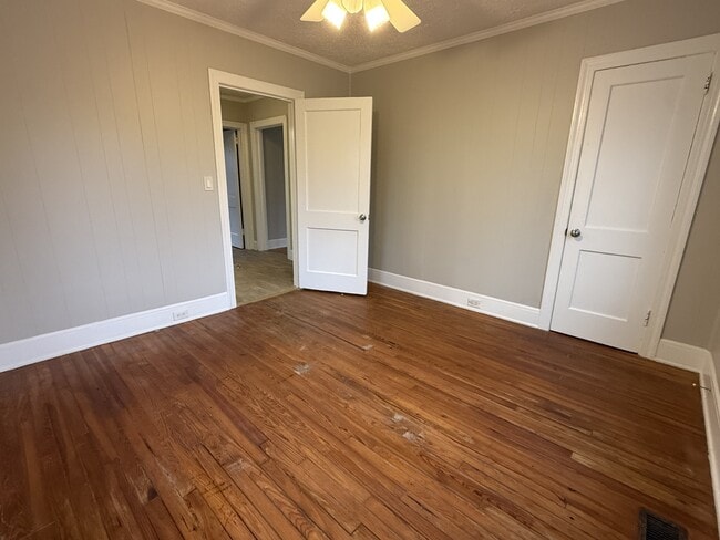 Building Photo - 628 E 4th Ave