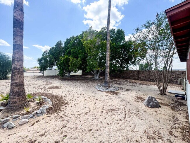 Building Photo - "Spacious 3-Bedroom Oasis in Yuma - 2,721 ...