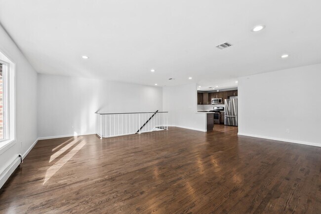 Building Photo - 1916 Grand Ave