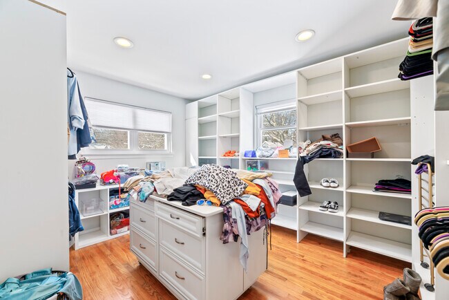 Building Photo - 446 Roedel Plz