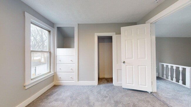 Building Photo - Lorain/W.73 neighborhood, updated 3 bed/1 bath single family house.