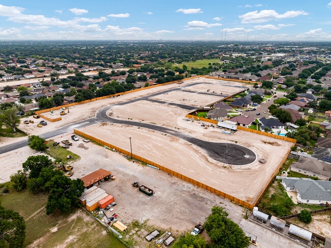 Building Photo - Villas on Ware