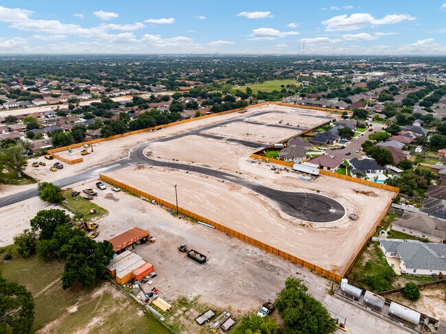 Building Photo - Villas on Ware