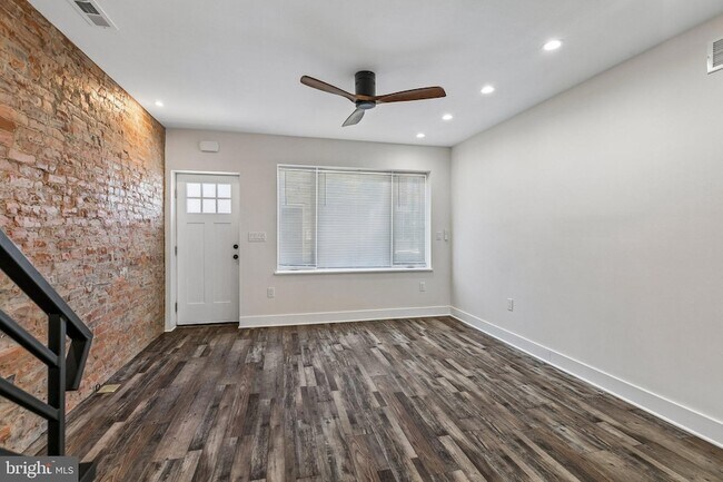 Building Photo - 3156 Almond St
