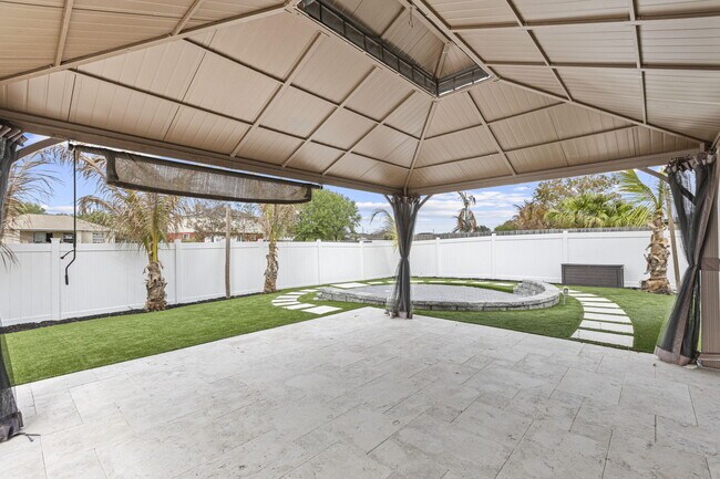 Building Photo - 681 SW Millard Dr